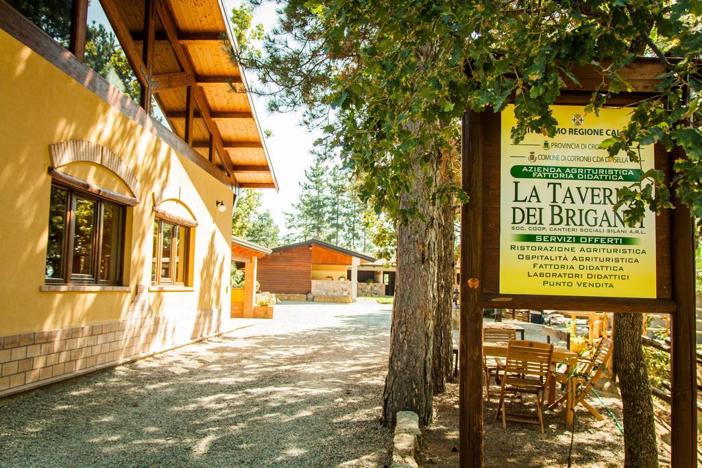 La Taverna Dei Briganti 호텔 코트로네이 외부 사진