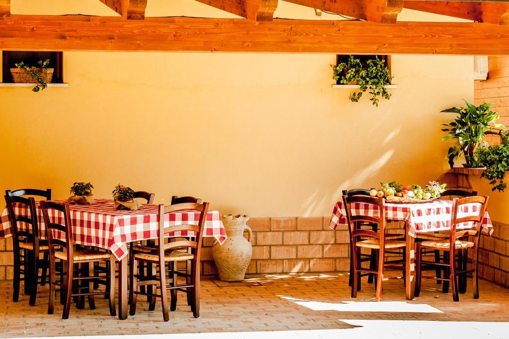 La Taverna Dei Briganti 호텔 코트로네이 외부 사진